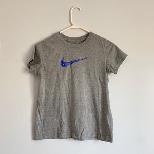 Grey Nike tee shirt